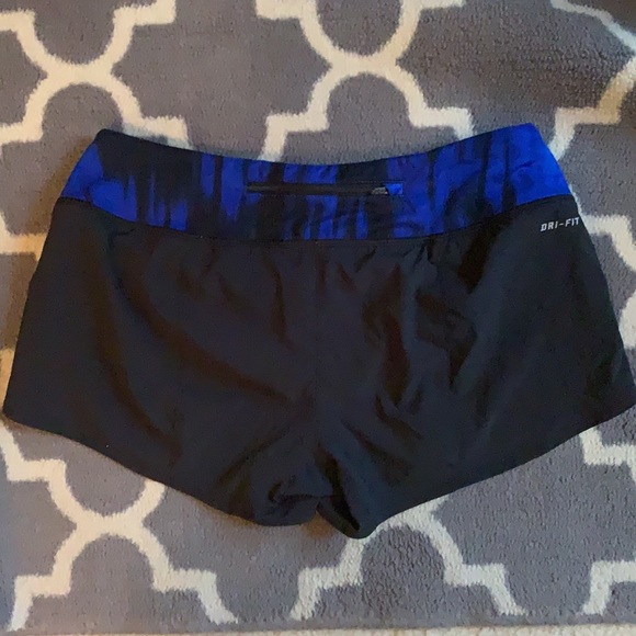 Women’s Nike running shorts - Picture 2 of 3